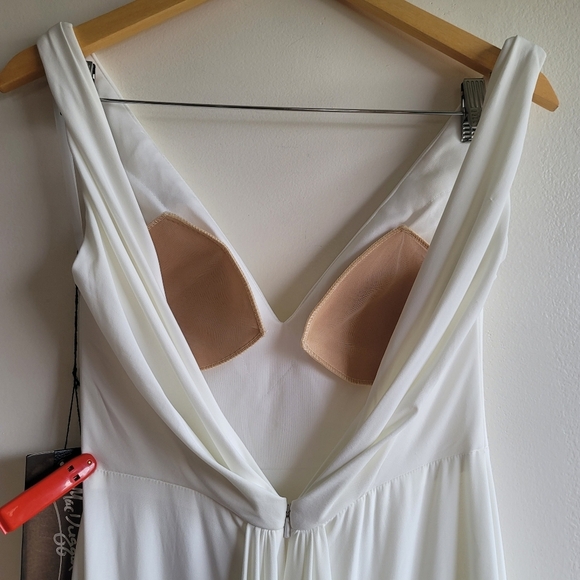 Mac Duggal, Sleeveless V-Neck Jersey‎ Gown, White, Size 2 - NWT - Picture 10 of 11